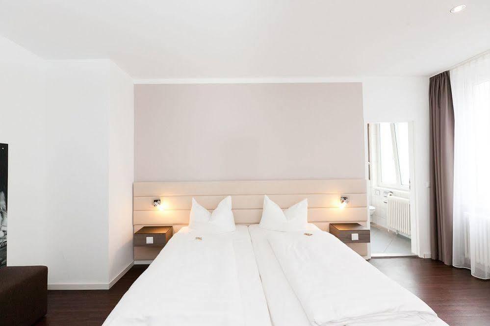 Manhattan Hotel Francfort-sur-le-Main Extérieur photo