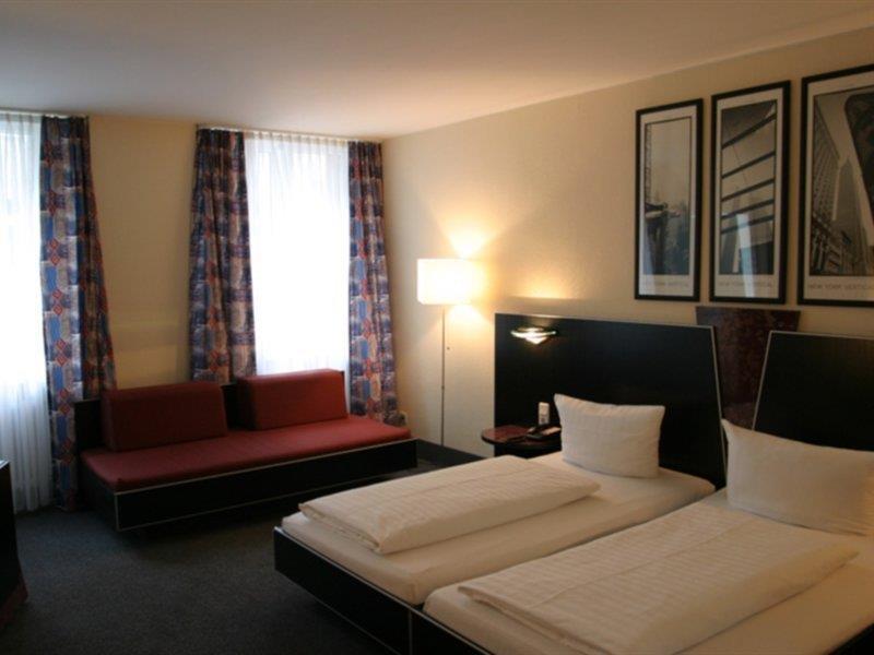 Manhattan Hotel Francfort-sur-le-Main Extérieur photo