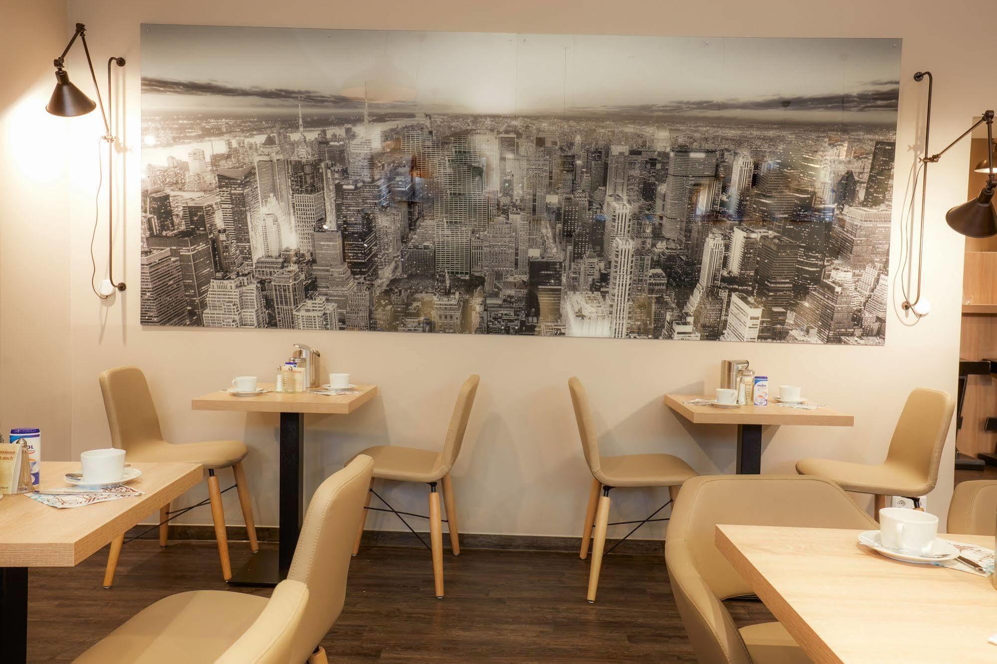 Manhattan Hotel Francfort-sur-le-Main Extérieur photo