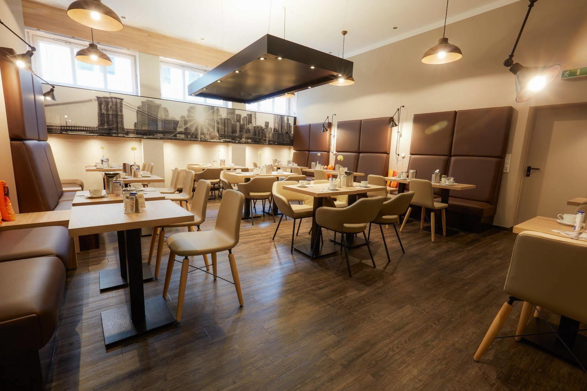 Manhattan Hotel Francfort-sur-le-Main Extérieur photo